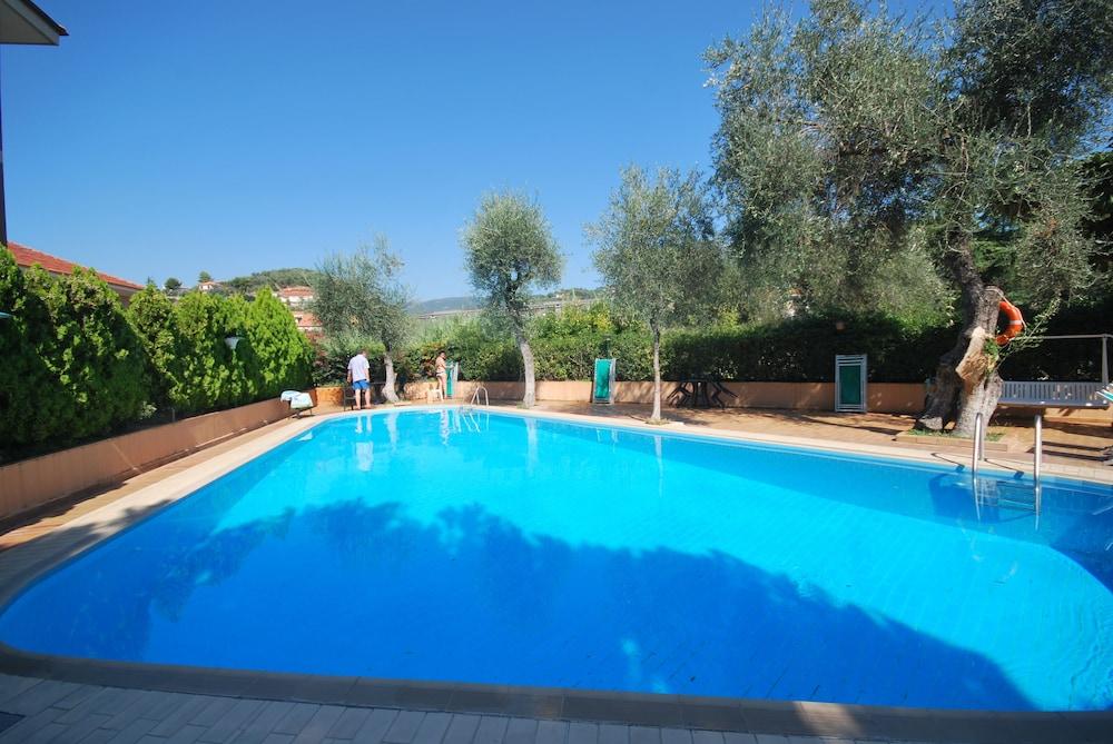 Residence Orchidea Diano Marina Buitenkant foto