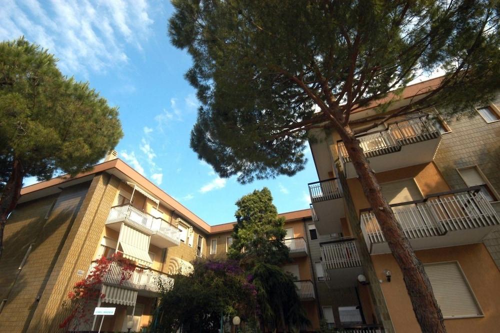 Residence Orchidea Diano Marina Buitenkant foto